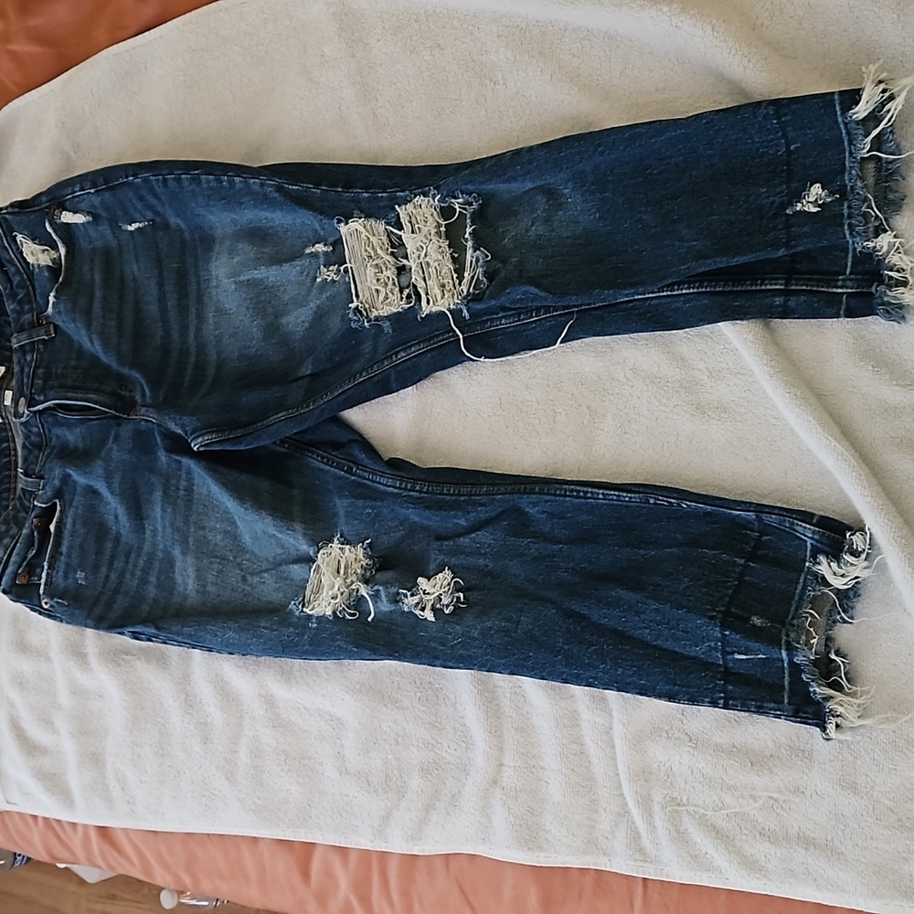 Arbercrombie& ficth curve love with some scratches the knee the skinny high rise